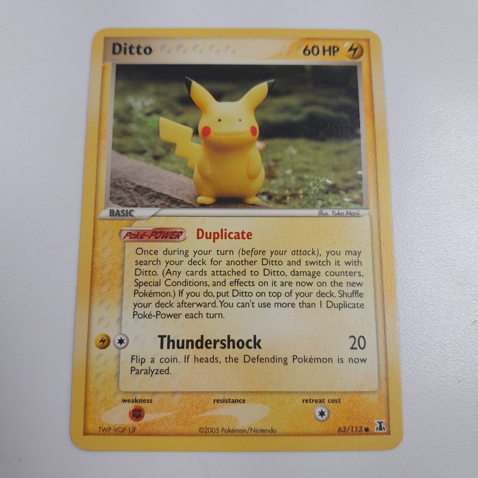 2005 Pokemon Ditto (Pikachu) 63/113 Ex Delta Species Non-Holo Regular.