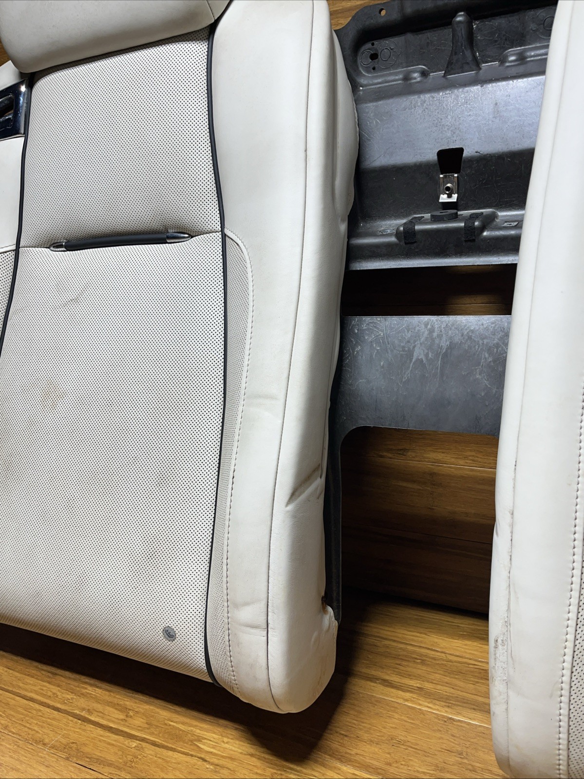 2017-2023 Rolls Royce Dawn RR6 Rear Upper Seat With HeadRest Lather OEM NOTE