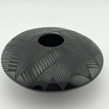 Mata Ortiz Village – Black on Black Pot – by Matilda de Quezada