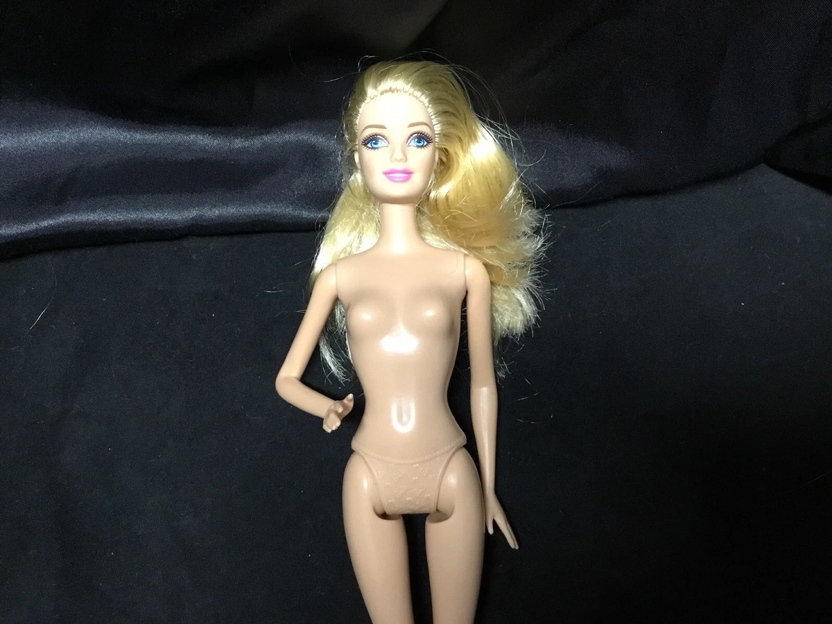 Boneca barbie linda loira design de roupas da moda