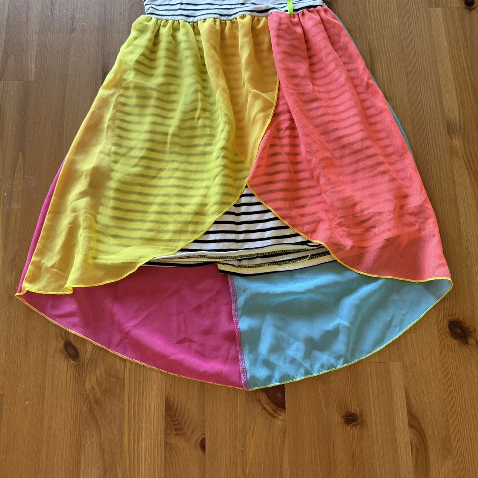 Vestido multicolor con un look flor fairycore de Dollie And Me Foto 2 de 4