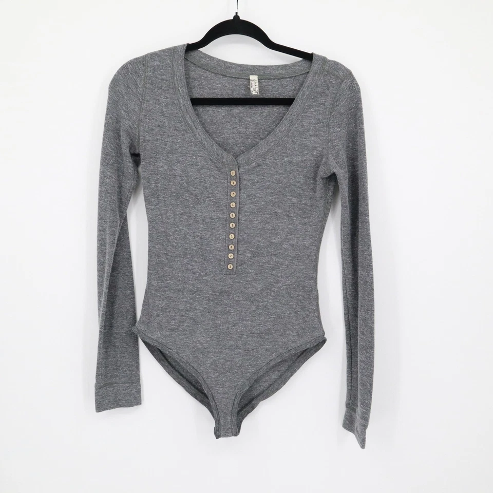 Body Henley Intimately Free People manga larga para mujer pequeño gris jaspeado Foto 2 de 4