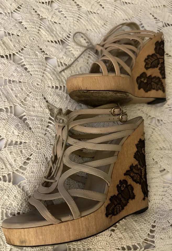 VALENTINO GARAVANI NUDE LEATHER CAGE LACE WOODEN LACE WEDGES SANDALS 39 - Image 3 of 4