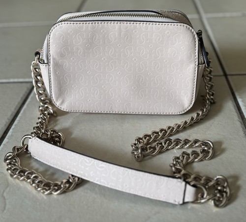 Bolso de mano Guess Noelle rosa bandolera para cámara - Imagen 7 de 12