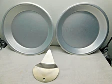 2 Vintage Wear-Ever #2845 10" X  1 1/4"  Aluminum Pie Plate/Pan USA /Pie Server