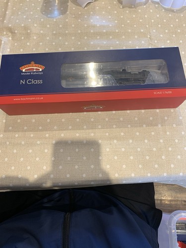 Bachmann 32-154A BR Black Late Crest 2-6-0 N Class Loco 31404 Factory Weathered | Condition: New