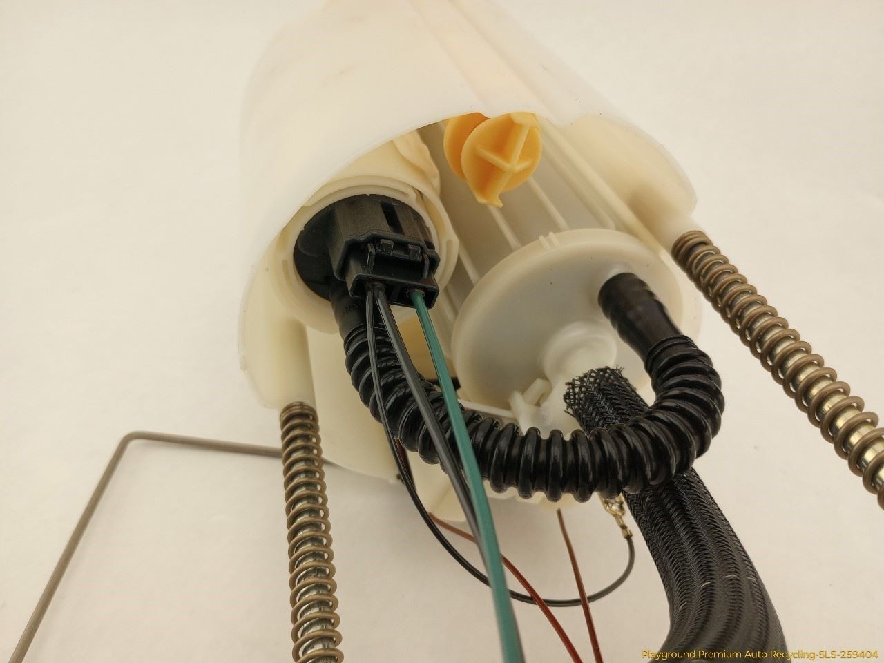 Maserati Quattroporte M139 Fuel Pump With Sending Unit 4.2L V8 8 Cyl Fits 03-11 