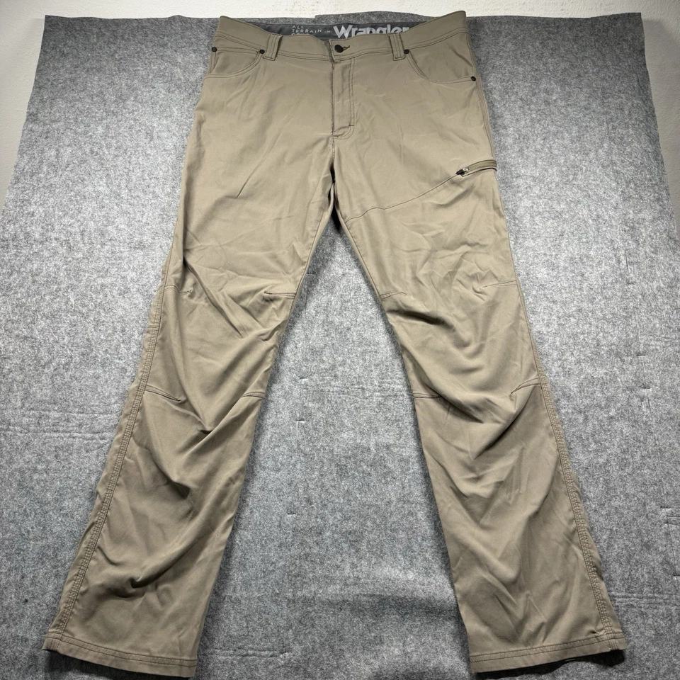 Pantalones Wrangler All Terrain Gear para hombre 38x32 beige nailon al aire libre elásticos ATG Foto 2 de 4