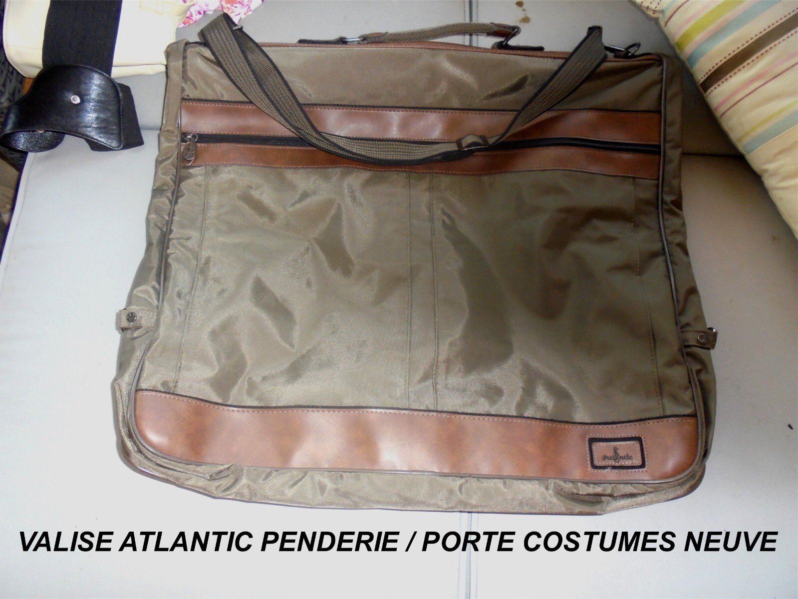 Valise penderie pour costume et vêtement de cérémonie Atlantic porte-habit de voyage