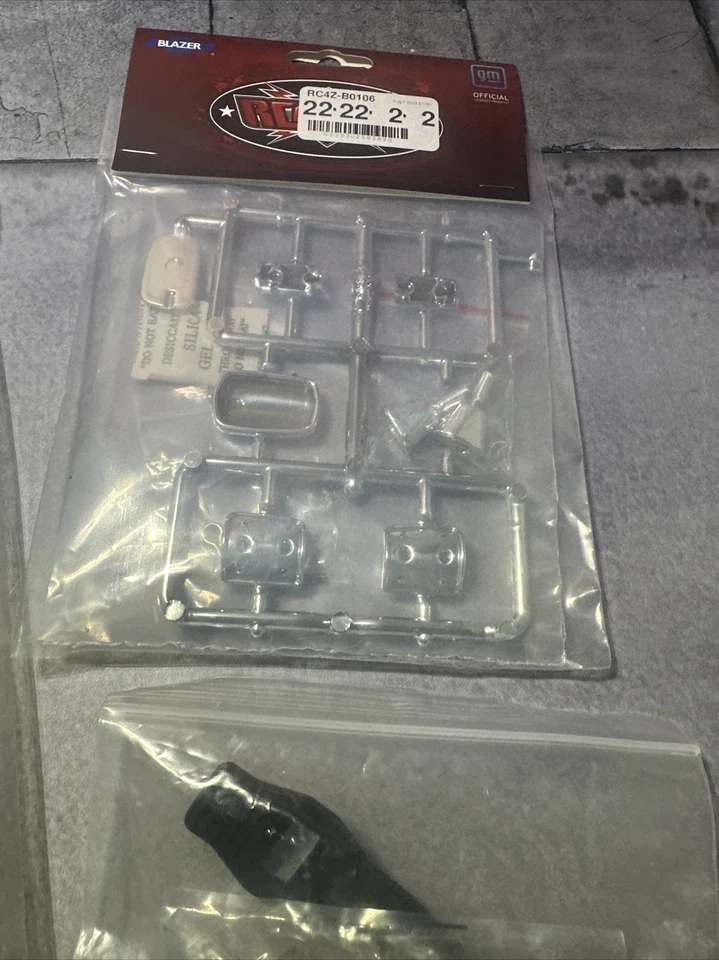 1/14 Tamiya Grand King Globe Knight hauler Spare Parts Plus 1/10 Spare Parts Lot - Image 4 of 4