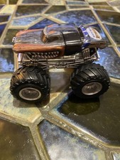 Hot Wheels Monster Jam Monster Mutt Rottweiler Monster Truck 1/64 Die Cast Toy