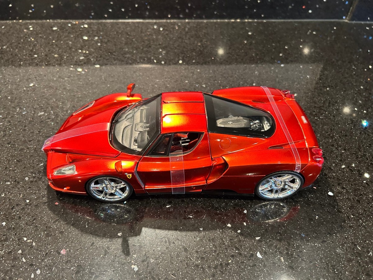 Ferrari Enzo Hot Wheels 1:18 Diecast Model Car – Red New Boxed