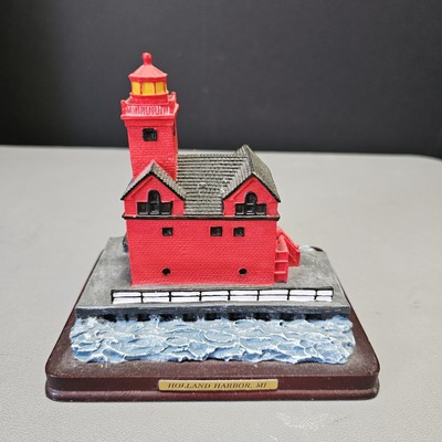 Oneida Studios Lighthouse Point Collection Holland Harbor, MI Collectible Statue