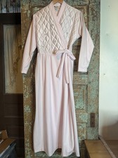 Sears Vintage Quilted Robe Womens Medium Embroidered Flowers 70s 80s Housecoat