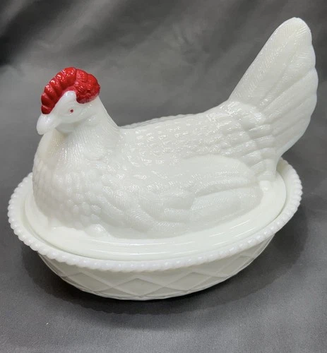 VTG Westmoreland White Milk Glass Hen On Nest Covered Dish Red Crown Split Tail