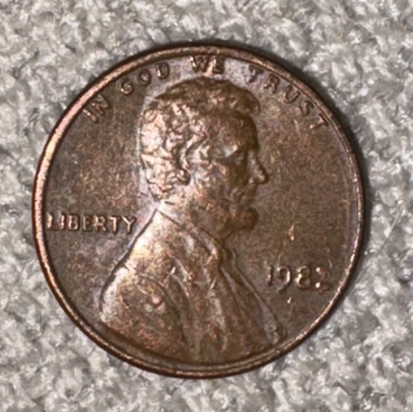 1982 Lincoln Memorial Cent. Large Date. Strike Error. - Image 2 of 4