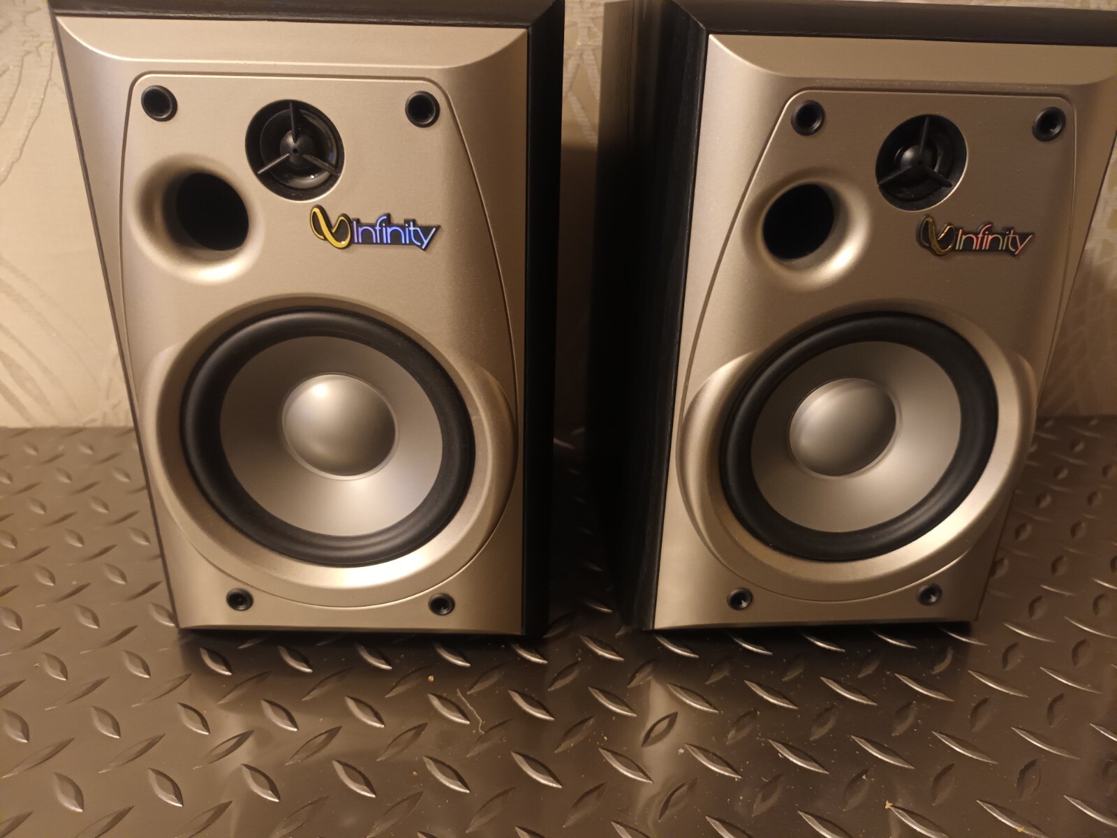 PAIR OF INFINITY ALPHA 5 BOOKSHELF / SATELITE SPEAKERS BLACK AND SILVER