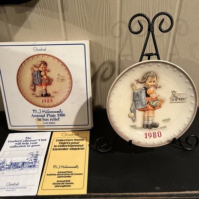 MJ Hummel Goebel 1980 School Girl Backpack Pigtails Annual Plate in Box #273