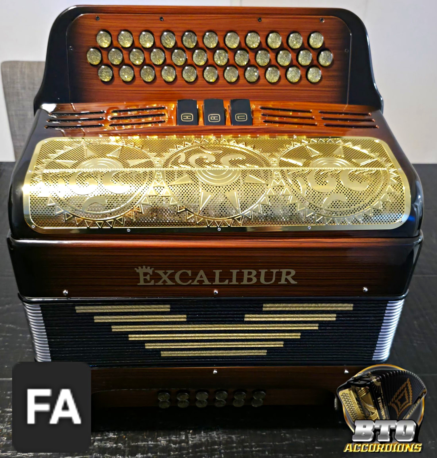 ACORDEON EXCALIBUR Tono-FA 3-SWITCHES 34-BOTONES BLACK/BROWN Gold w/Case&Strap