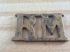 Nice British military badge insignia found in England in uncleaned con. LA131z
