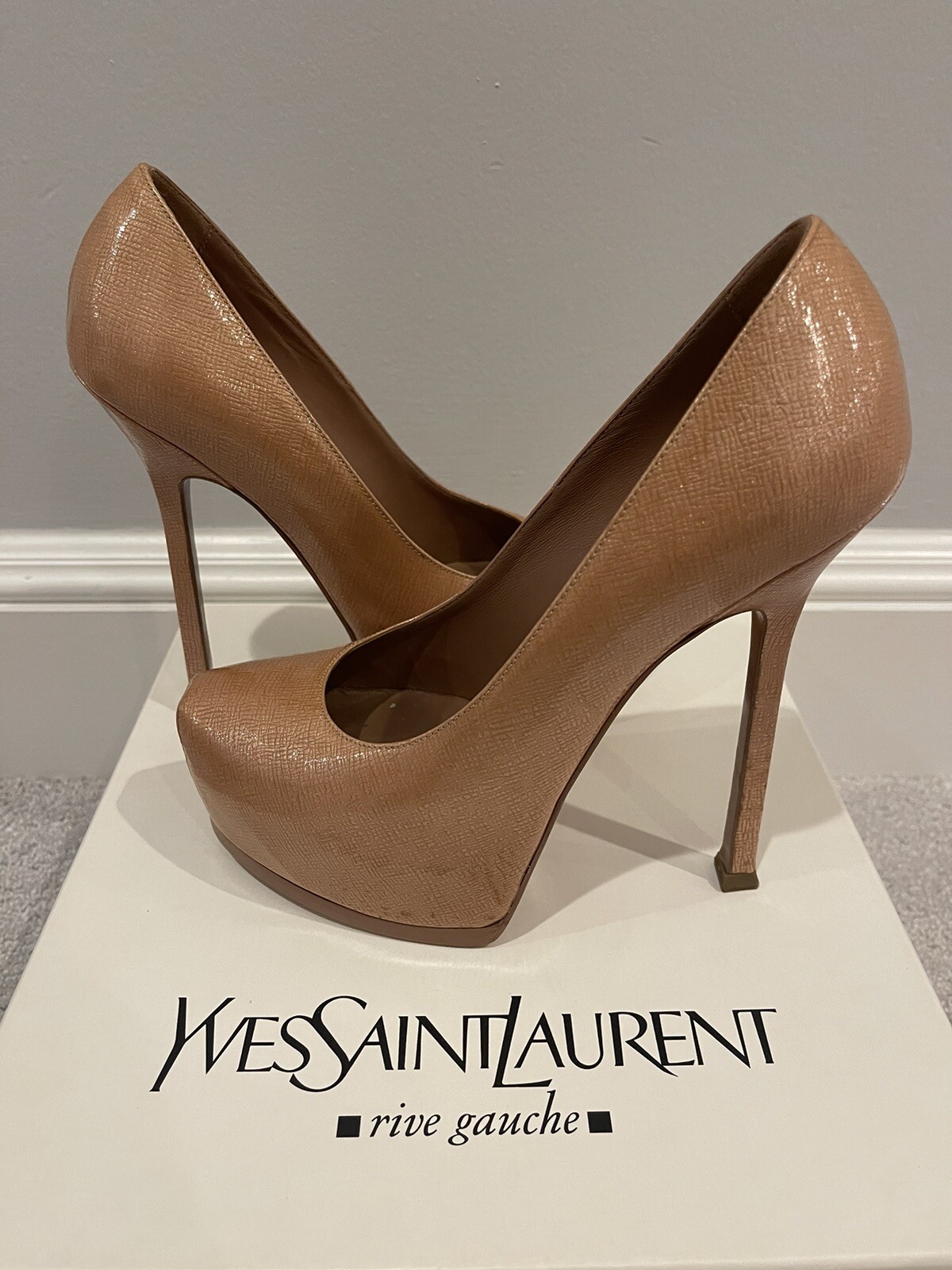 Scarpe con tacco a pompa YSL Yves Saint Laurent Tribtoo in pelle verniciata plateau taglia 37