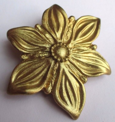 Broche Fantaisie Or 'Signe' SPECIAL MODE PARIS - Occasion Très Bon État