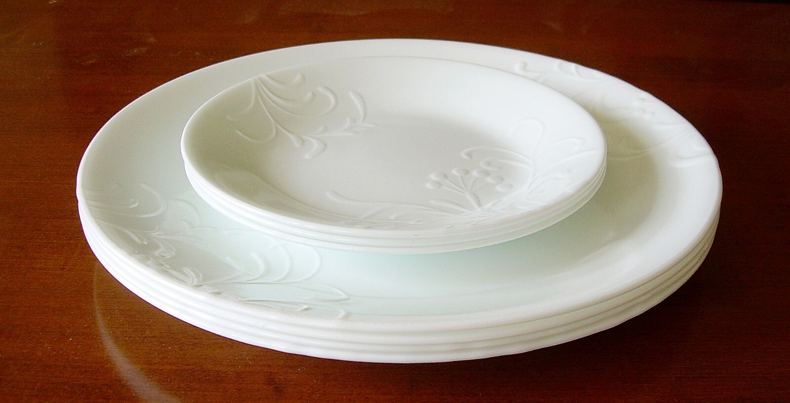 CORELLE CHERISH EMBOSSED ROUND WHITE VITRELLE PLATESDINNER (4