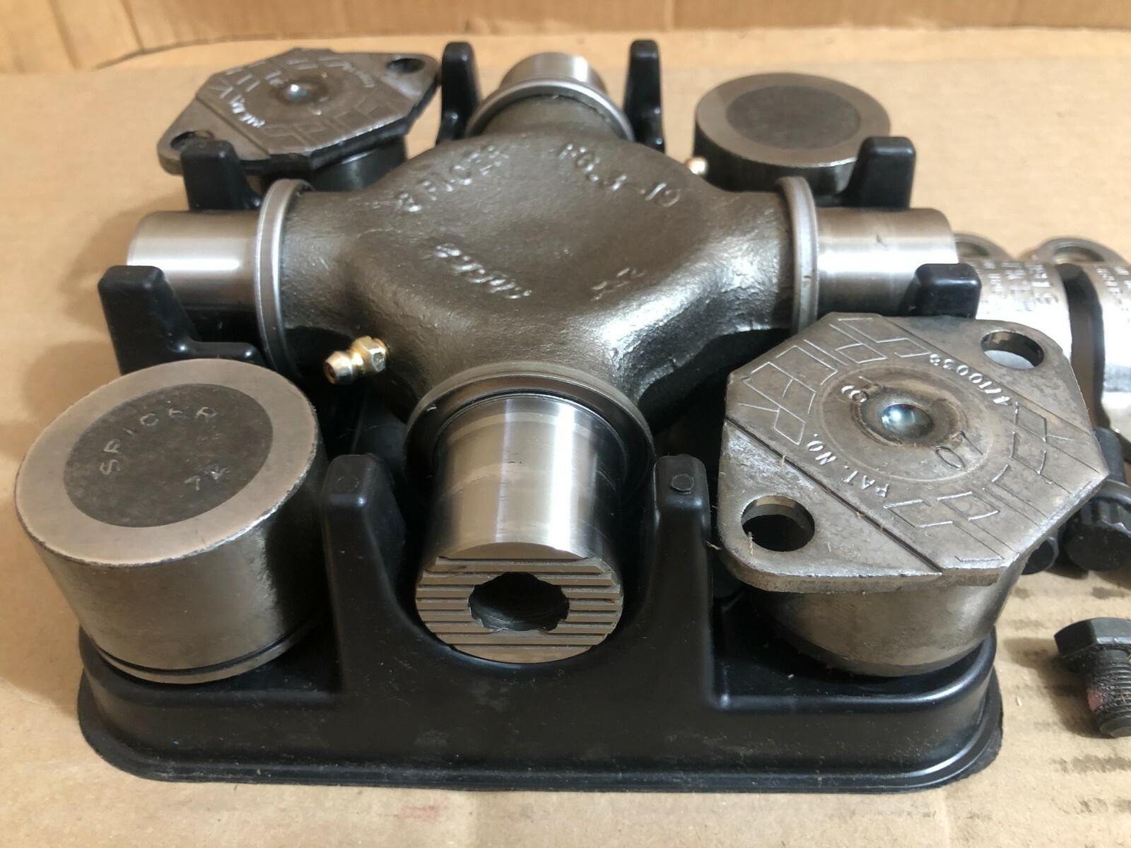 Spicer U-Joint Kit for International Commercial Trucks 1696917C91  