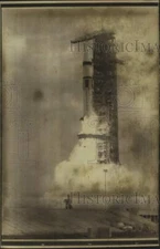 1973 Press Photo A Saturn 1B rocket the "Skylab" mid-launch to 1st space center