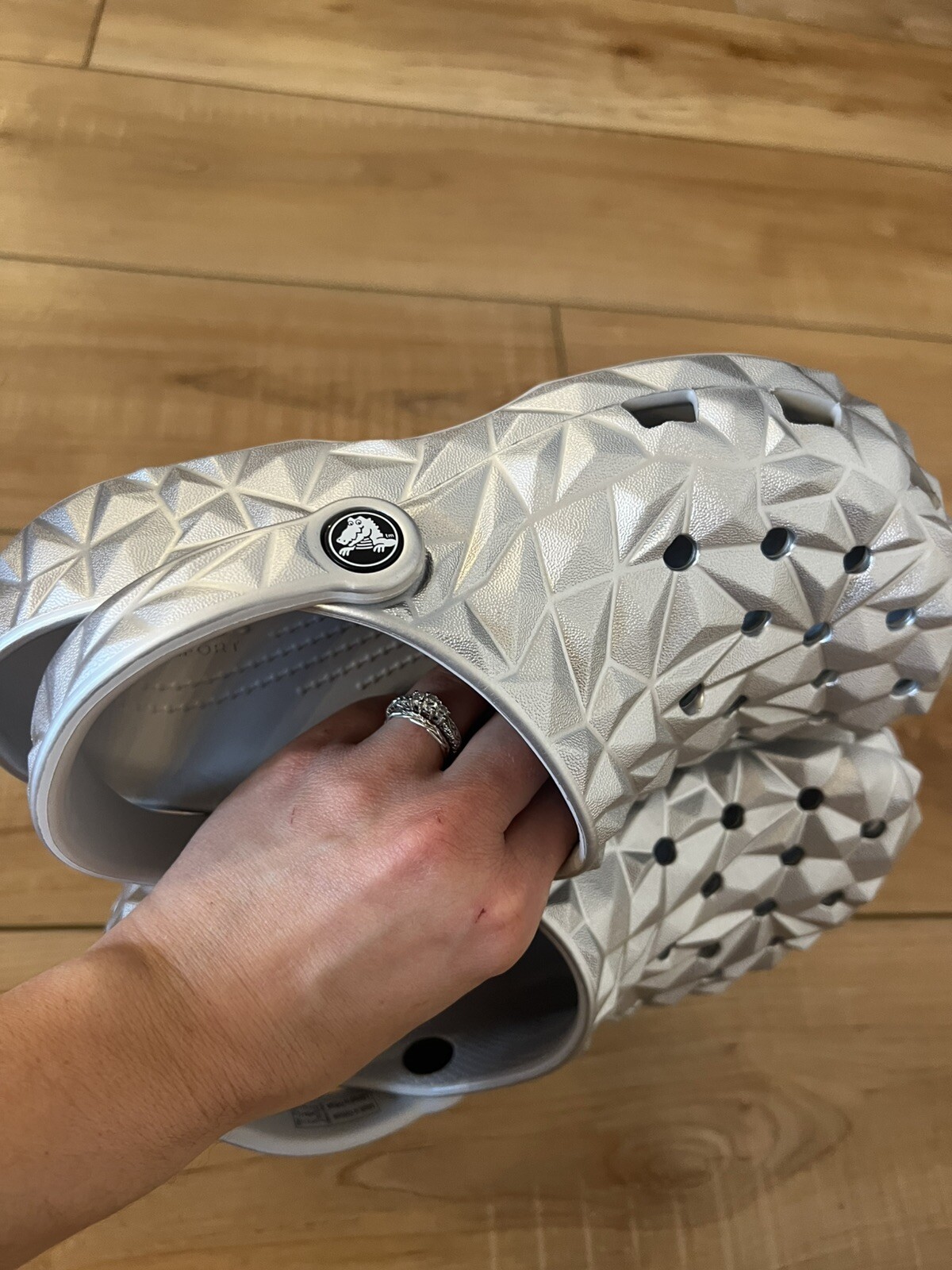 PANTOFOLA D’ORO Zoccoli classici Crocs argento geometrico metallizzato unisex nuovi taglia M 5 W 7