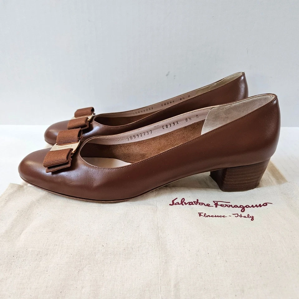 Zapatos de salón Salvatore Ferragamo para mujer 8,5 B cuero marrón tostado Vara con lazo Foto 4 de 4