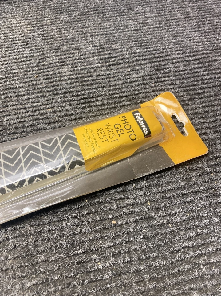 Fellowes Photo Gel Wrist Rest with Microban, 18 1/2 x 2 5/16 x 3/4, Gray/White F - Image 3 of 4