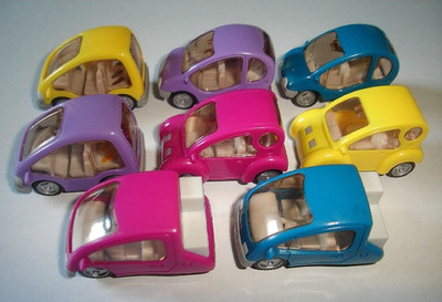 CITY VANS ROLLER MODELLAUTOS SET 1:87 H0 - KINDER SURPRISE PLASTIK MINIATUREN