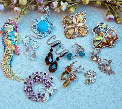 Vintage 11 Piece Lot Costume Jewelry Lot Mixed Earrings Brooch Pendant Timeless