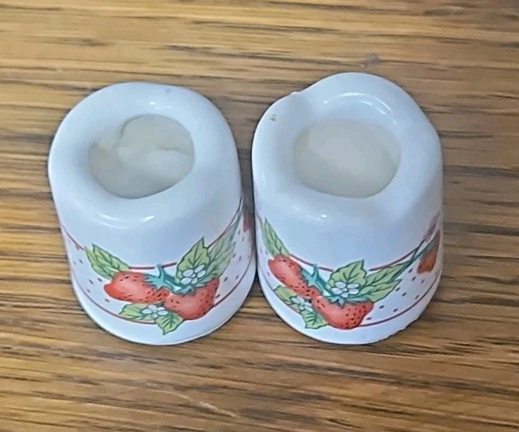 Juego pequeño vintage de 2 soportes para palillos de dientes de fresa de Russ 1" Foto 2 de 4