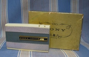 1959 SONY TR-810 WORKING BOXED TRANSISTOR  RADIO NO CHIPS OR CRACKS