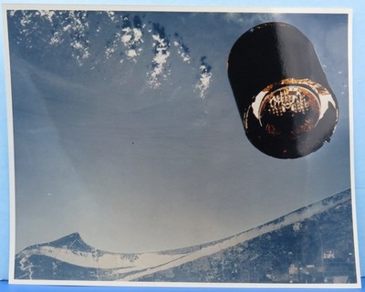NASA PRESS PHOTO vtg STS-49 Shuttle ENDEAVOUR Onboard Scene Intelsat VI #1238