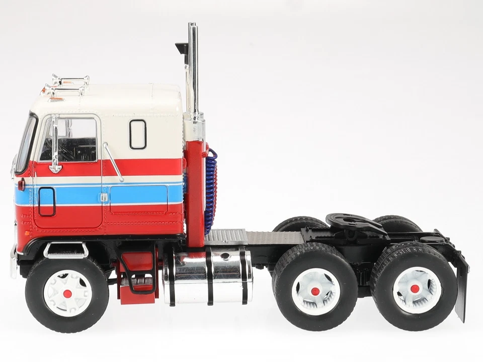 GMC Astro 95 1970 white truck diecast model car TR143 IXO 1:43 - Image 2 of 4