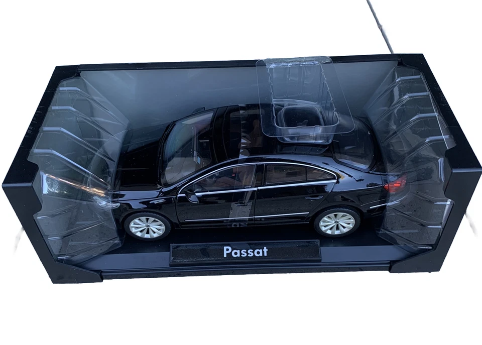 Volkswagen Passat CC - scala 1/18 - modellino auto VW Norev - Immagine 4 di 4