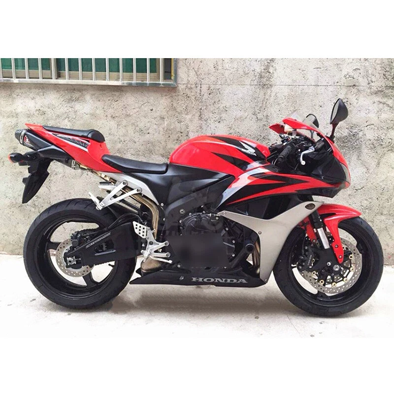 Silenciador de fibra de carbono real con puntas de escape de tubo medio para Honda CBR1000RR 2004-2007 Foto 3 de 4