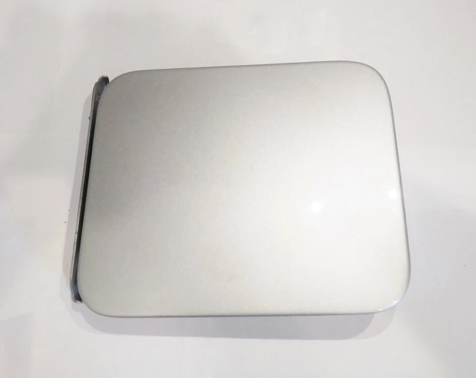 Nissan Versa 2012-2019 puerta de llenado de combustible K23 tapa plateada OEM Foto 2 de 3