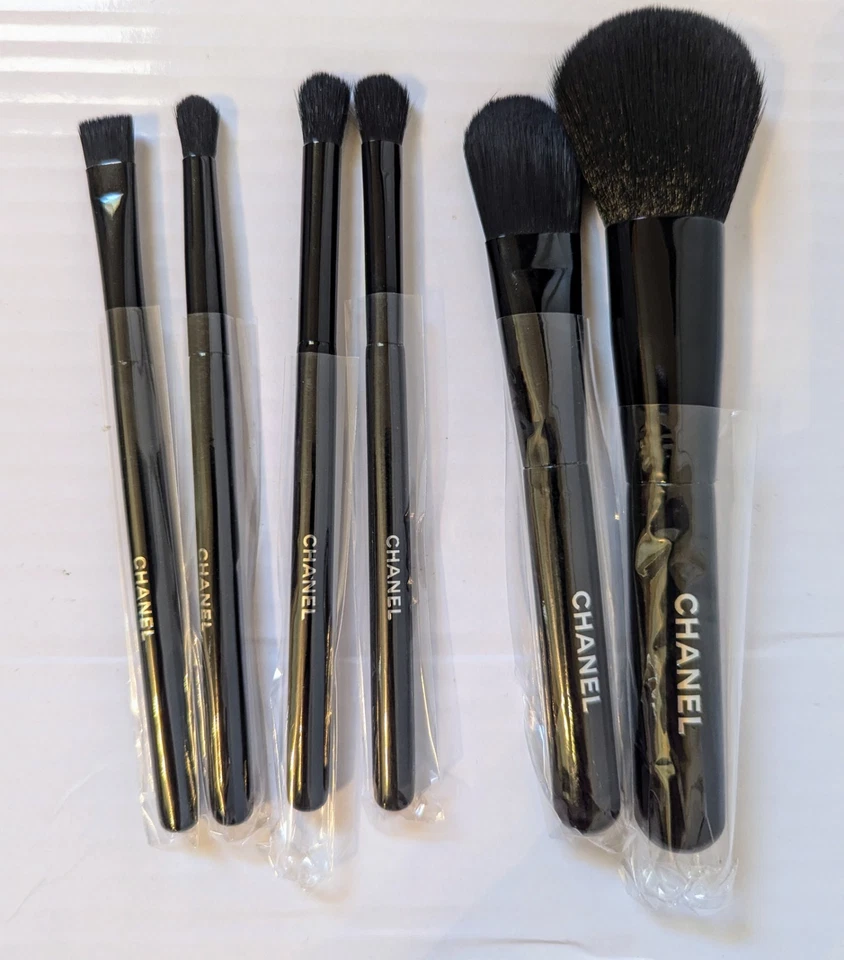Chanel Beauty Juego de Pinceles de Maquillaje con Estuche Negro con Cremallera Juego de 6 Pinceles de Maquillaje NUEVO Foto 2 de 4