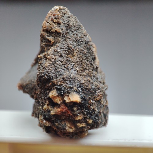 Genthelvit (ein extrem seltenes Erdmineral) Kristall mit schönem Wuchs - Zagi Montierung - Bild 4 von 11
