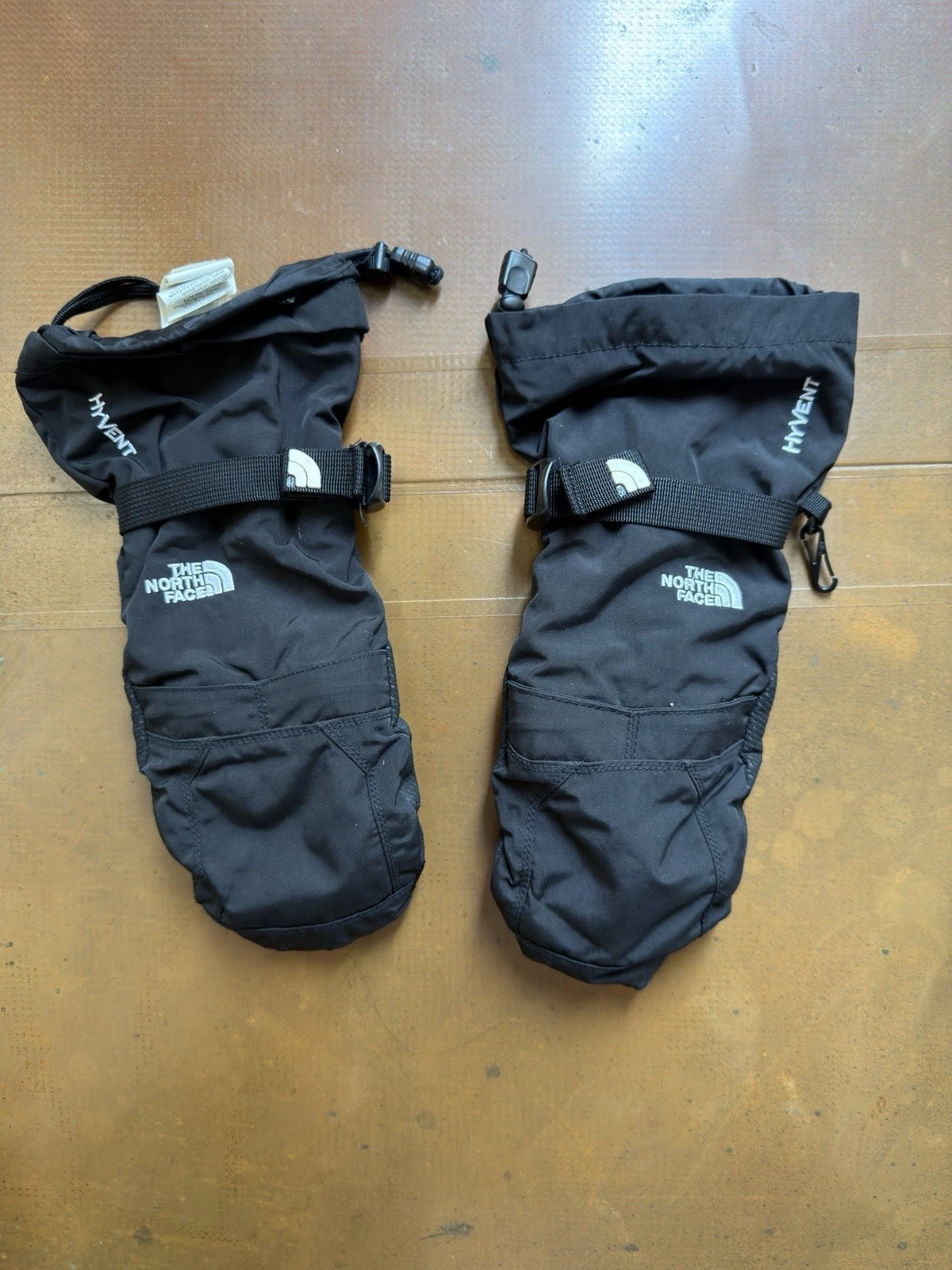 The North Face HyVent Ski Mittens Mens Large Black Waterproof Winter Snow Gloves
Opens in a new wind