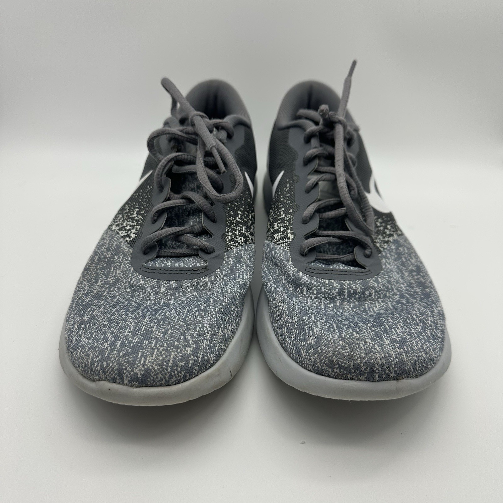 Nike Men’s Size 9.5 Gray Black White Running Shoes Athletic Lightweight Sneakers