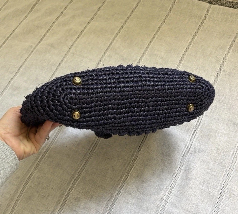 Bolsa de ráfia azul escura Walborg com alças de bambu - Imagem 4 de 4