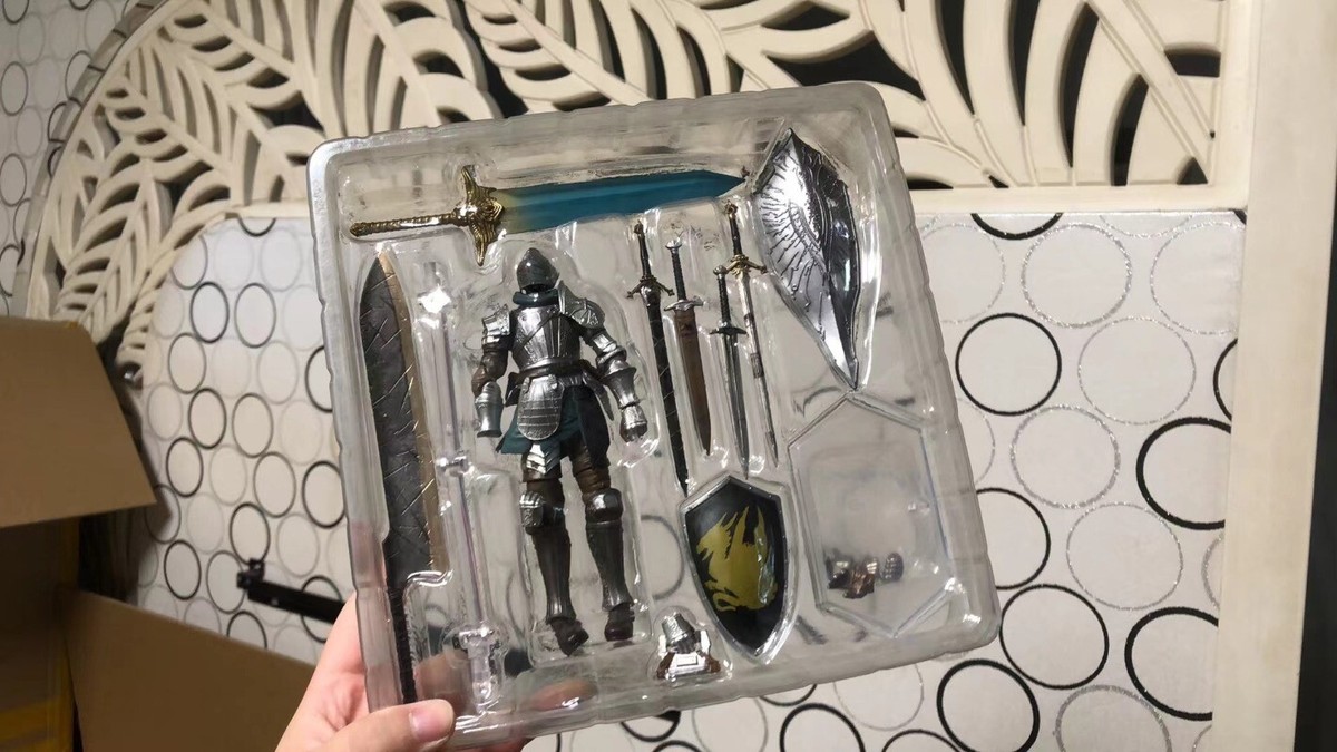 Demon's Souls Fluted Armor PS5 Figma NO.590 Action Figure Demon's Souls Fluted Armor PS5 Figma NO.590 Action Figure