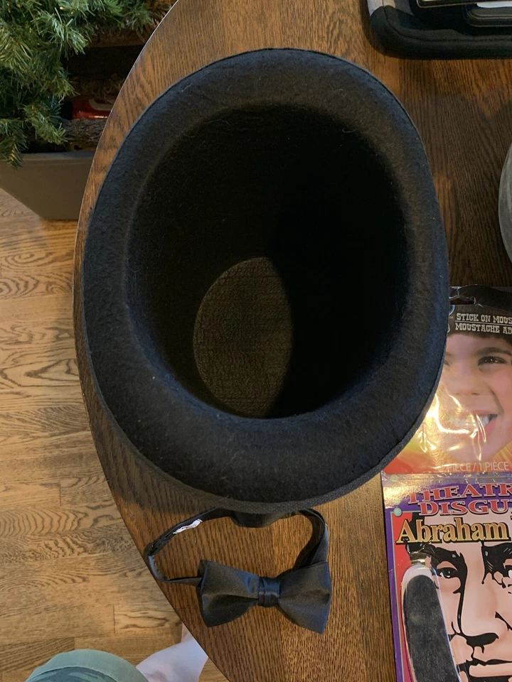 Sombrero de copa para niños, pajarita, barba y bigote Foto 3 de 4