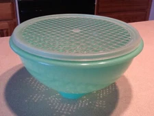 Vintage TUPPERWARE Colander Strainer with Flow Through Seal~Jadite Green~#339