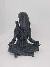 Meditating Xenomorph Alien Statue Black Movie Model Prop Healing Desktop 3.33"